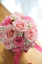 バラ ピンク +白小花 ；チョイス ラウンドブーケ