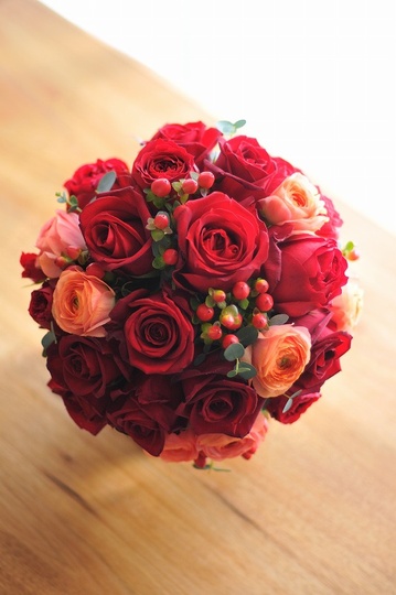 季節ブーケ 赤バラとラナンキュラスのブーケ フラワーショップ 花次郎 ウェディングブーケ